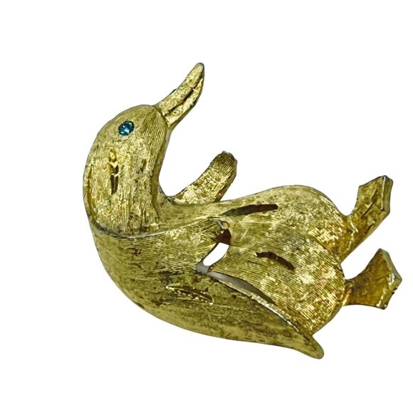 Vintage Textured Gold Tone Penguin Brooch With Blue Rhinestone Eye (5647) - Picture 4 of 5